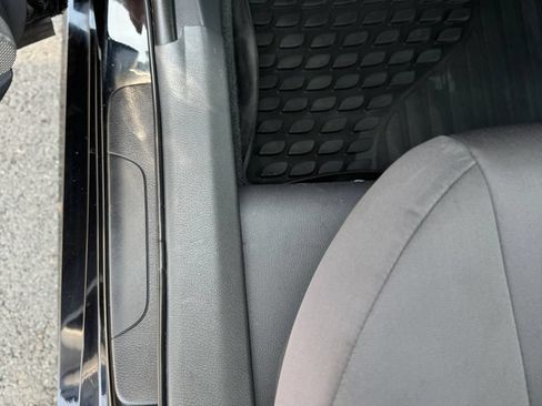 Used 2019 Toyota Camry LE FWD image 33