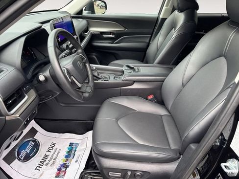 Used 2024 Toyota Grand Highlander AWD image 11