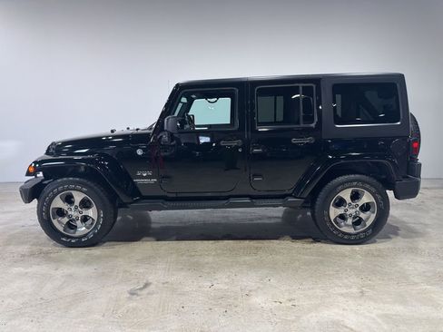 Used 2017 Jeep Wrangler Unlimited Sahara image 4