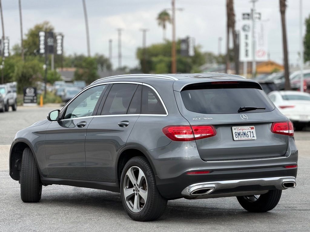 Used 2019 Mercedes-Benz GLC 300 image 2