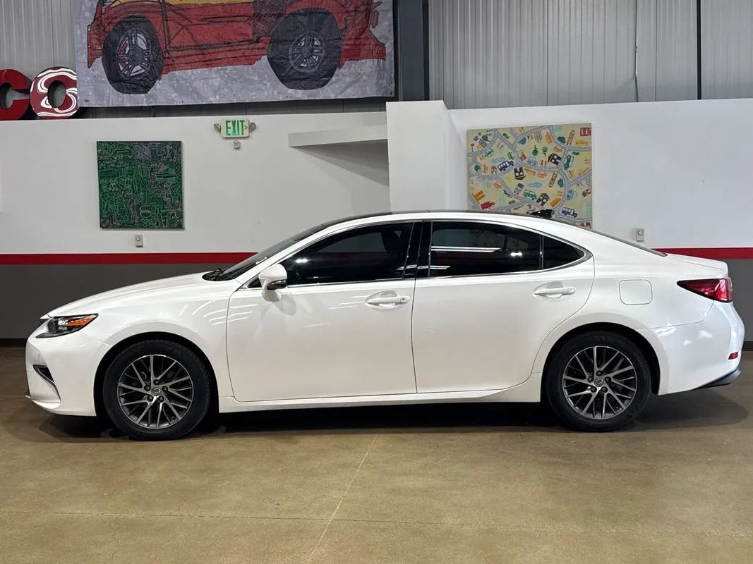 Used 2017 Lexus ES 350 w/ Navigation System Package FWD image 5