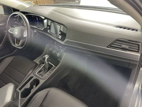 Used 2024 Volkswagen Jetta SE w/ Panoramic Sunroof Package FWD image 28
