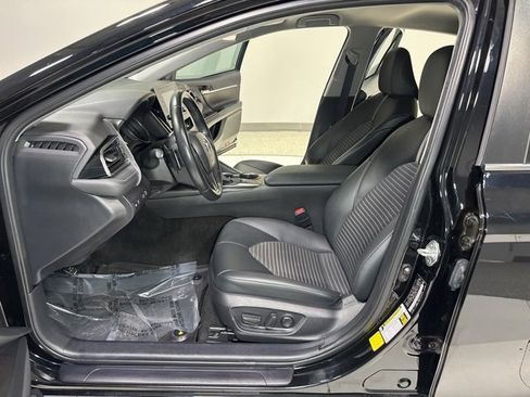 Used 2023 Toyota Camry SE image 9