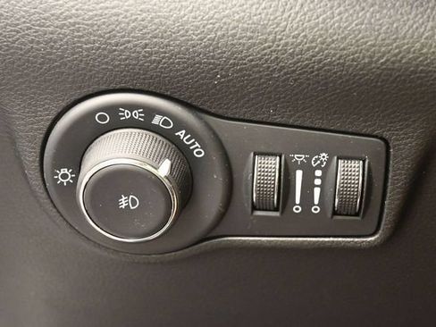 Used 2024 Jeep Compass Latitude AWD/4WD image 32