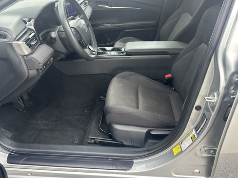 Used 2025 Toyota Camry LE FWD image 9