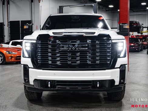 Used 2025 GMC Sierra 3500 Denali Ultimate image 8