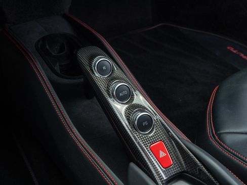Used 2021 Ferrari F8 Tributo RWD image 44