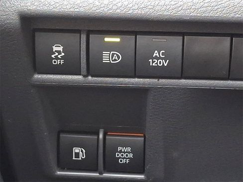 Certified 2024 Toyota Sienna Limited image 23