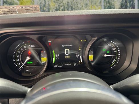 Used 2025 Jeep Wrangler Unlimited Sahara image 15