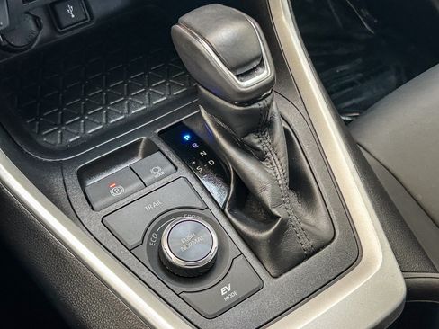 Used 2022 Toyota RAV4 XLE Premium AWD/4WD image 19