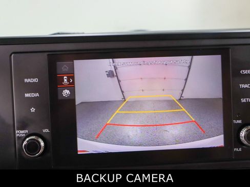 Used 2024 Kia Carnival LX FWD image 18