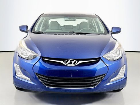 Used 2015 Hyundai Elantra SE w/ Option Group 02 FWD image 2