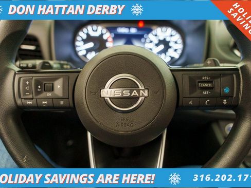 Used 2022 Nissan Rogue SV image 7