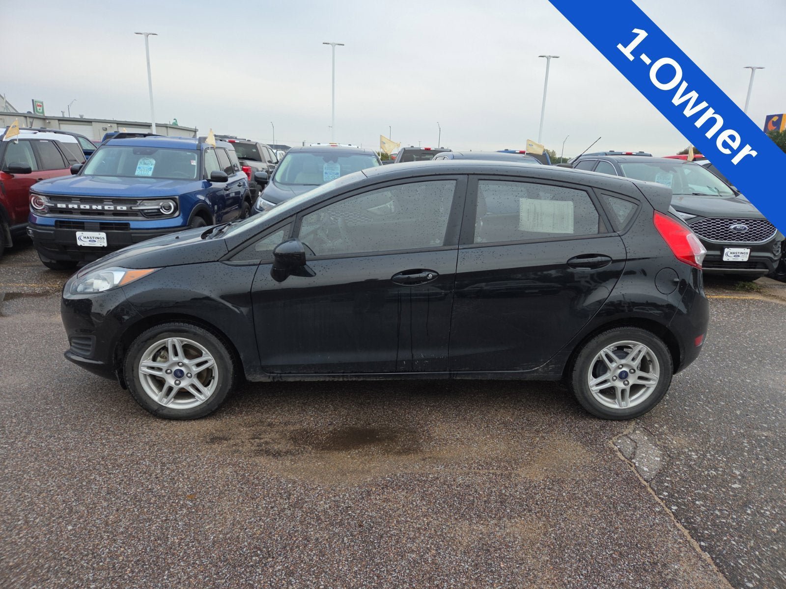 Used 2017 Ford Fiesta SE FWD image 2