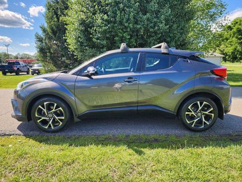 Used 2018 Toyota C-HR XLE FWD image 1