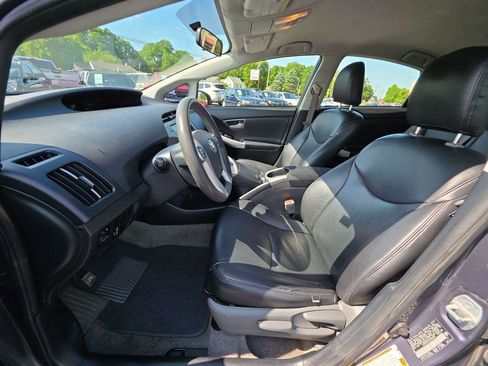 Used 2014 Toyota Prius Two FWD image 3
