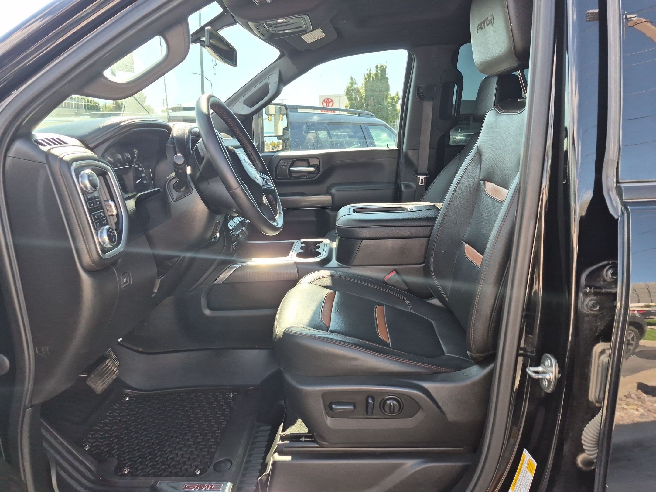 Used 2022 GMC Sierra 2500 AT4 AWD/4WD image 16