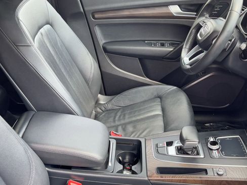 Used 2018 Audi Q5 2.0T Premium Plus w/ Premium Plus Package image 12