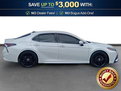 Used 2022 Toyota Camry XSE FWD image 8