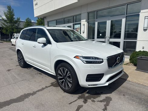 Used 2022 Volvo XC90 T5 Momentum w/ Climate Package AWD/4WD image 1