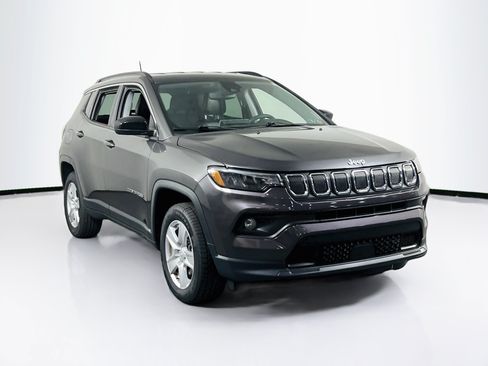 Used 2022 Jeep Compass Latitude AWD/4WD image 3