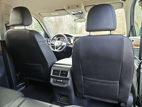 Used 2024 Volkswagen Atlas SE image 18