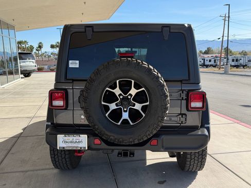 Used 2018 Jeep Wrangler Unlimited Rubicon image 4
