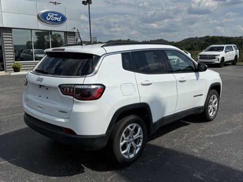 Used 2024 Jeep Compass Latitude image 33