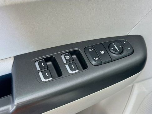 Used 2017 Kia Sportage LX image 17