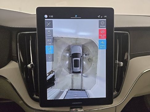 New 2026 Volvo XC60 B5 Ultra w/ Protection Package Premier image 17