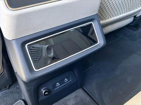 Used 2022 Audi e-tron Premium Plus w/ Premium Plus Package image 23