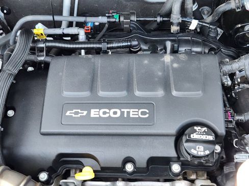 Used 2018 Chevrolet Trax LT w/ LT Convenience Package image 16