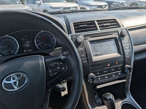 Used 2017 Toyota Camry LE FWD image 16
