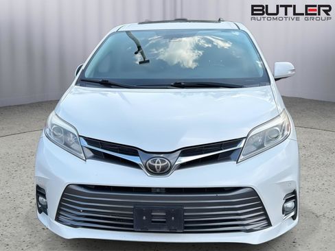 Used 2018 Toyota Sienna Limited Premium FWD image 4