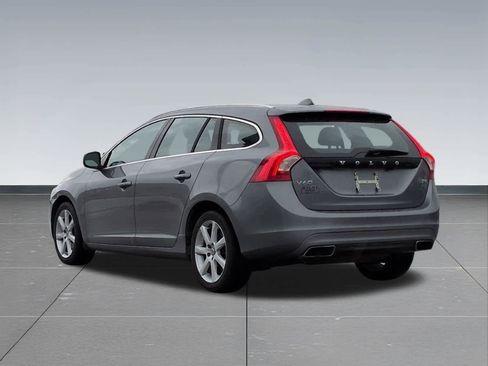 Used 2017 Volvo V60 T5 Premier w/ Convenience Package image 3