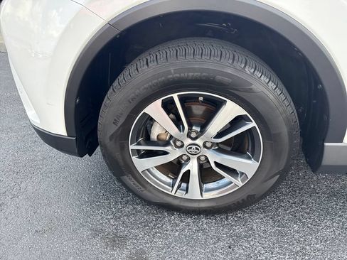 Used 2018 Toyota RAV4 XLE FWD image 39