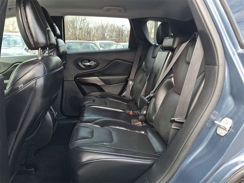 Used 2021 Jeep Cherokee Latitude Lux w/ Comfort/Convenience Group image 12