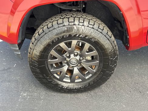 Used 2020 Toyota Tacoma SR5 image 28