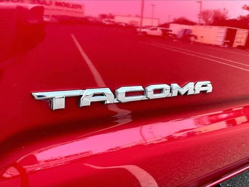 Certified 2016 Toyota Tacoma SR5 image 31