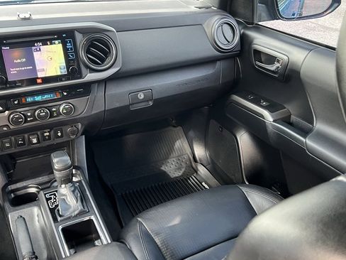 Used 2019 Toyota Tacoma TRD Off-Road image 18