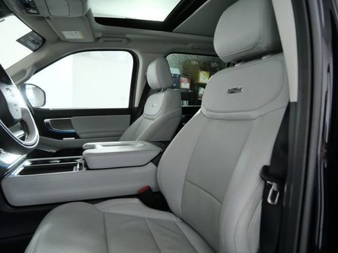 Certified 2025 Ford Expedition Max Platinum w/ Driver's Package AWD/4WD image 19