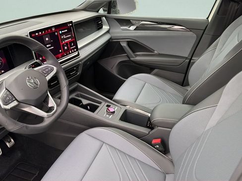 New 2026 Volkswagen Tiguan SE R-Line FWD image 36