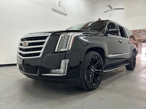 Used 2019 Cadillac Escalade ESV Luxury AWD/4WD image 23