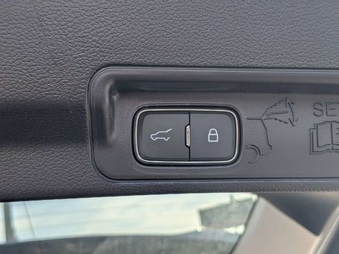 Used 2025 Ford Explorer Active w/ Active Comfort Package RWD image 12
