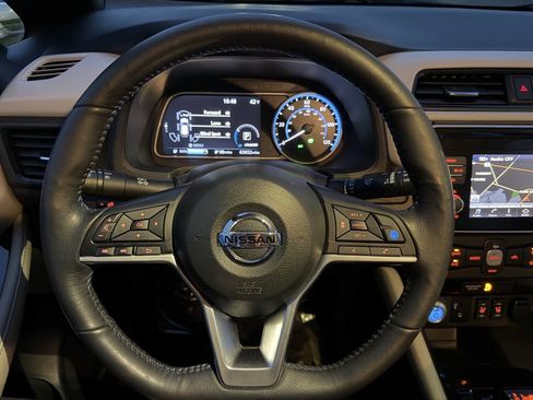 Used 2019 Nissan Leaf SL w/ SL Technology Package image 19