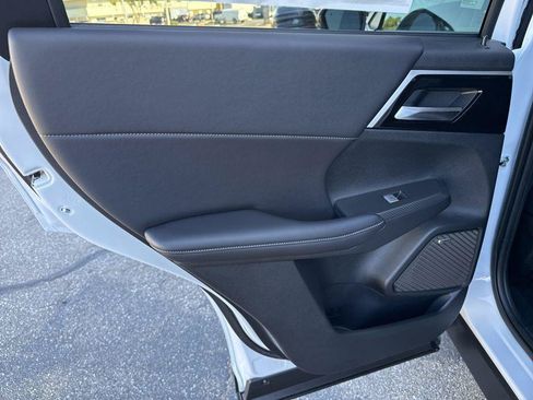 New 2026 Mitsubishi Outlander AWD image 26