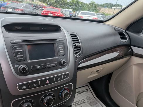 Used 2014 Kia Sorento LX FWD image 24