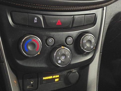 Used 2019 Chevrolet Trax LT w/ LT Convenience Package image 27