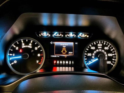 Used 2015 Ford F150 XLT w/ Equipment Group 302A Luxury AWD/4WD image 19