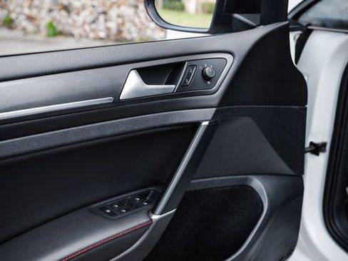 Used 2019 Volkswagen GTI SE image 69